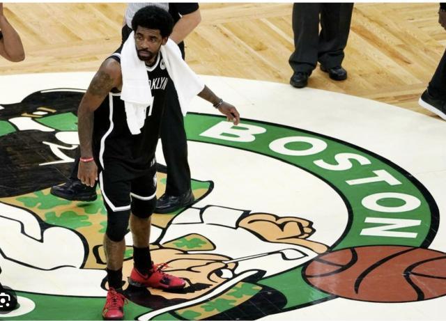 陷入魔咒?欧文面对绿军连输10次 踩LOGO后1胜10负